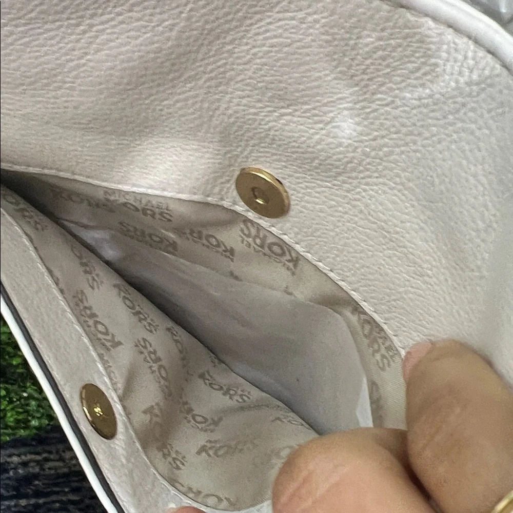 Michael Kors RT: $150 Hamilton crossbody bag Vanilla
